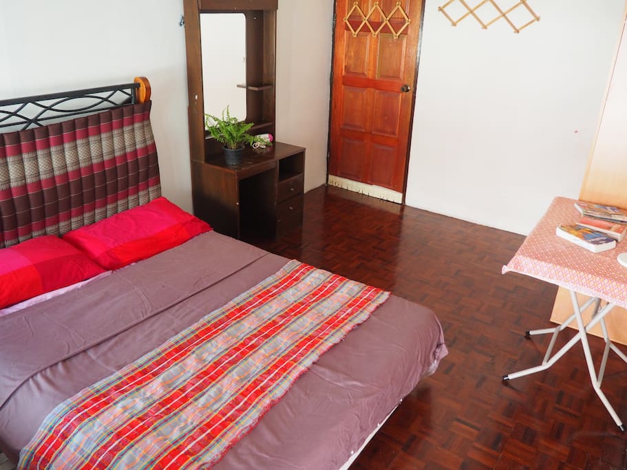 Private AC bed room for 2 guests. There's a balcony, window, working space, closet and make up table. No private bathroom&toilet.