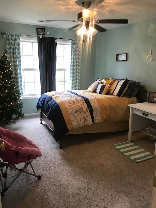 Upstairs Bedroom- Full Bed.