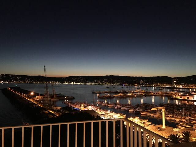 Luxury appartment at the seafront gallery image 3