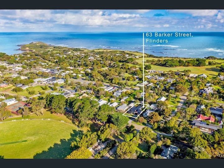 Flinders Village Beach House, Sleeps 10 with Pool Houses for Rent in