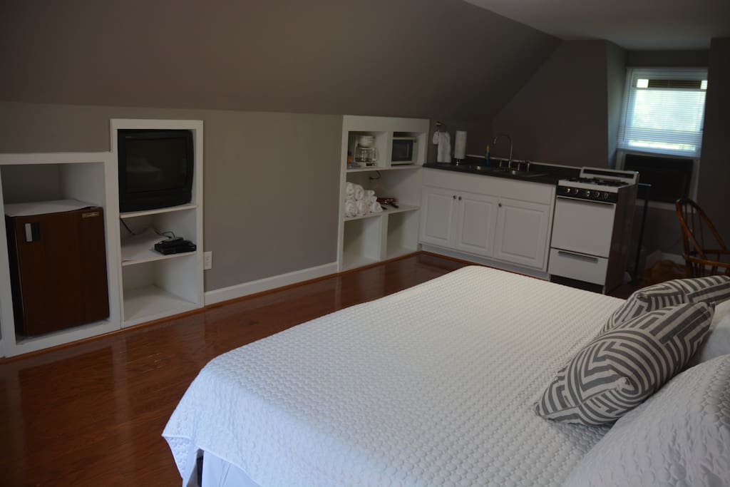 Large studio with extra space if needed for additional guests.