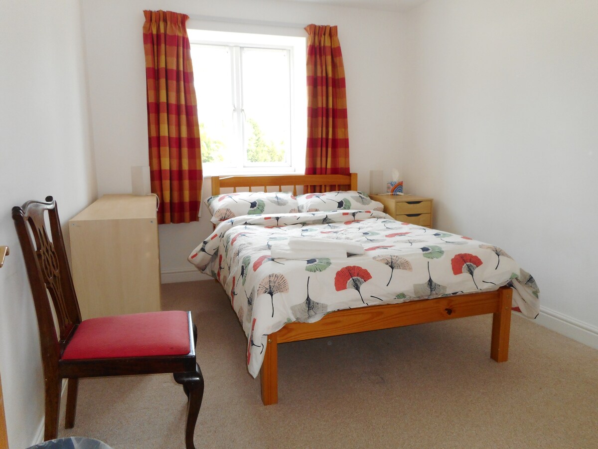 Საძინებელი 4
პატარა ორადგილიანი საწოლი