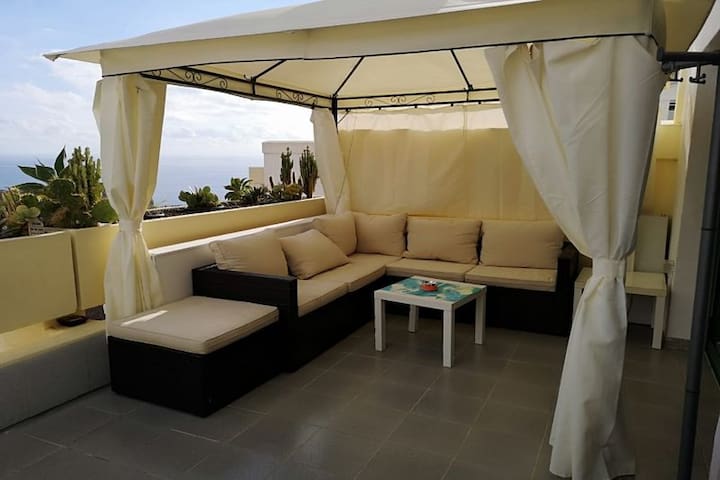 LUXURY OUTDOOR CHILLOUT ZONE - SEA VIEW & POOL