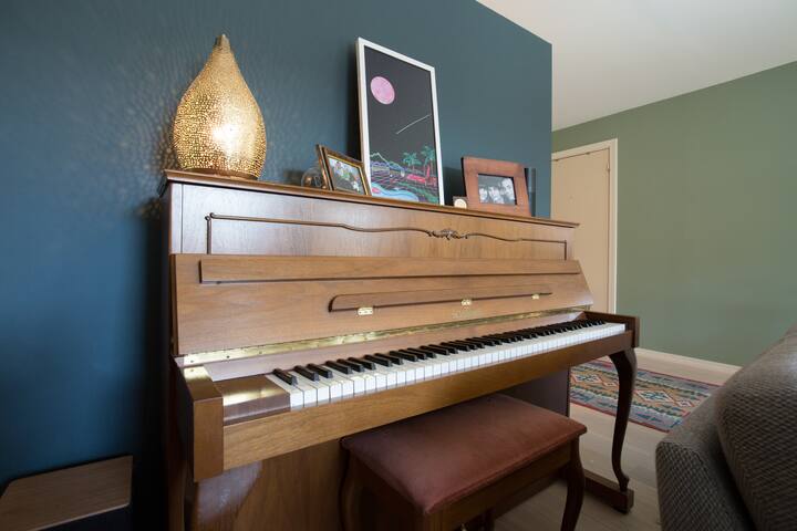 Large modern cozy home by the river. Balcony. gallery image 4