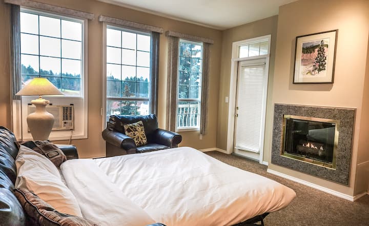 King Bed  | Patio | Golf | Ski Resort Nearby - Fairmont Hot Springs