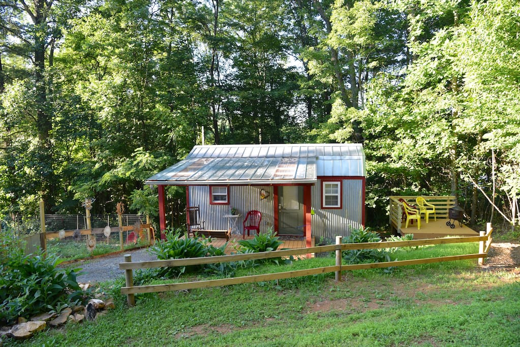 Tiny House TinyHouseFamily Guesthouses for Rent in Floyd, Virginia