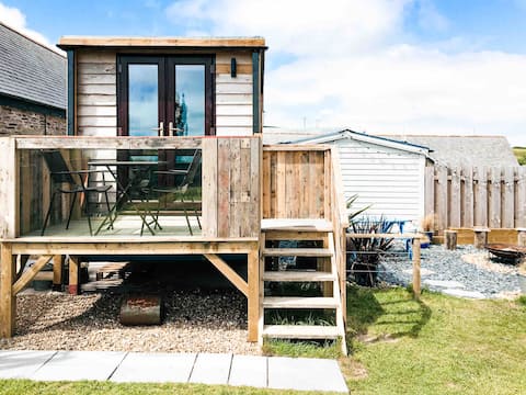 Top performing Airbnb: North Devon Luxury Glamping with a view! in Berrynarbor