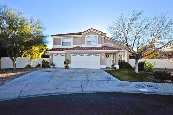 Summerlin’s Finest with fabulous back yard gallery image 2