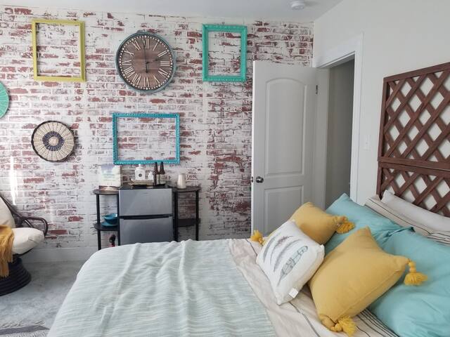 Eat, drink, and live like a local in Downtown!