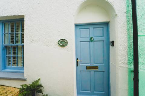 Eventide Cottage, Grade II Listed, Near Harbour