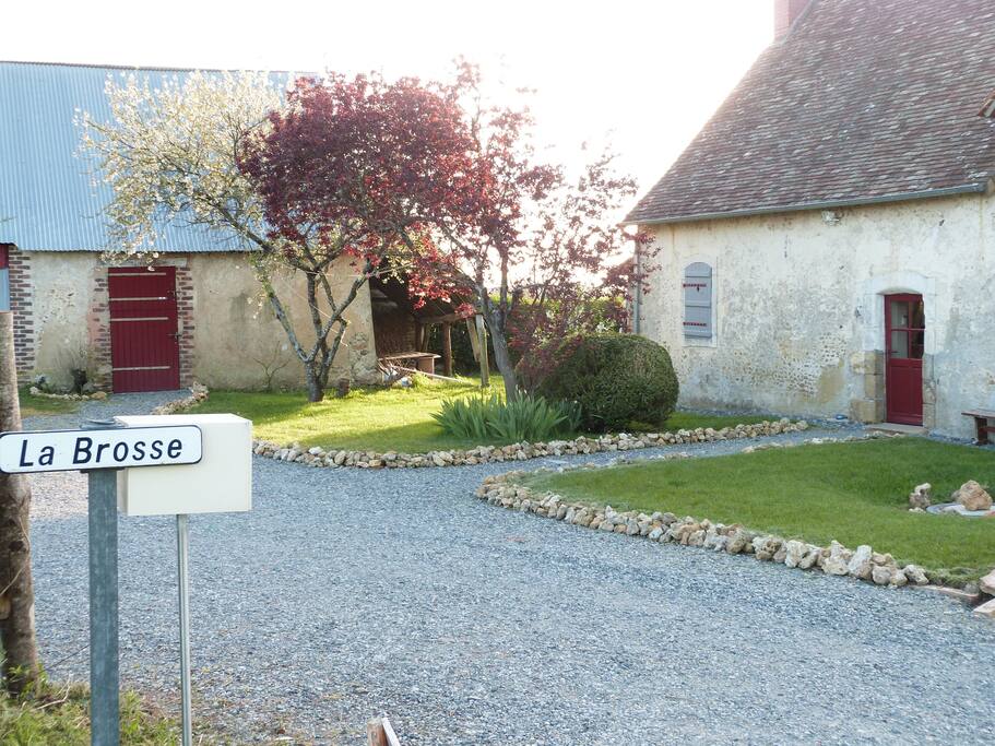 parking pouvant accueillir 6 voitures
Hangar pour moto
Maison de 160m2