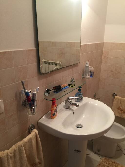 Bagno con doccia