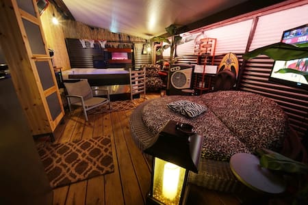 Resort Style Hut with 5 Star Amenities