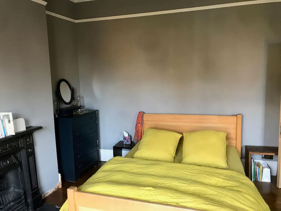 Master Bedroom (2)