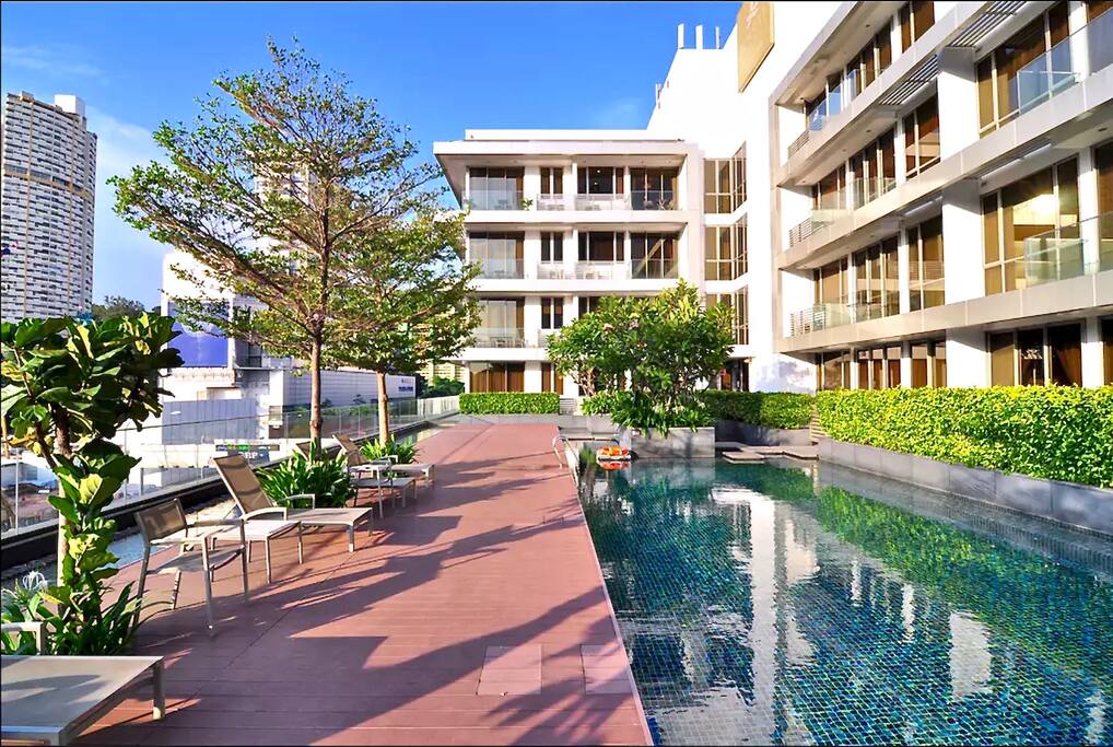 Great rooftop pool and place to relax.