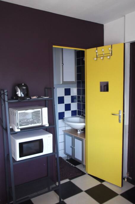 Cabinet de toilette avec douche