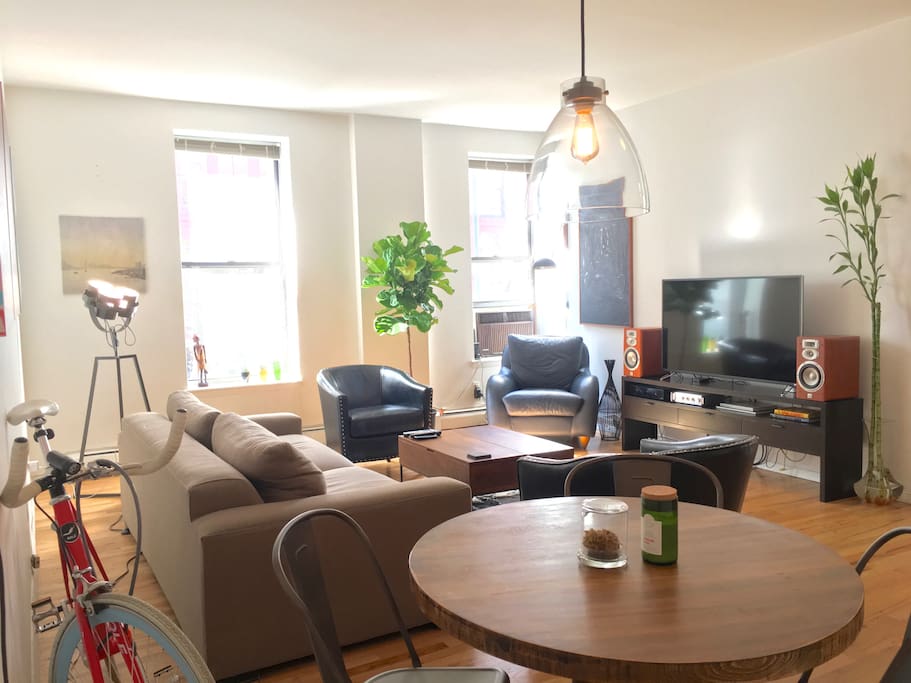 HUGE LIVING ROOM with lots of seating options.