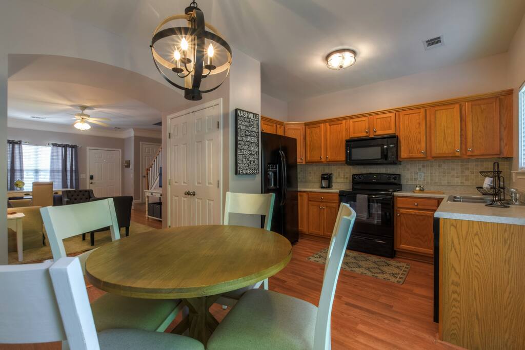 Eat in kitchen
