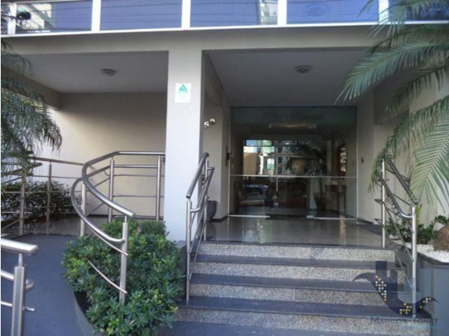 02 Entrada do prédio.