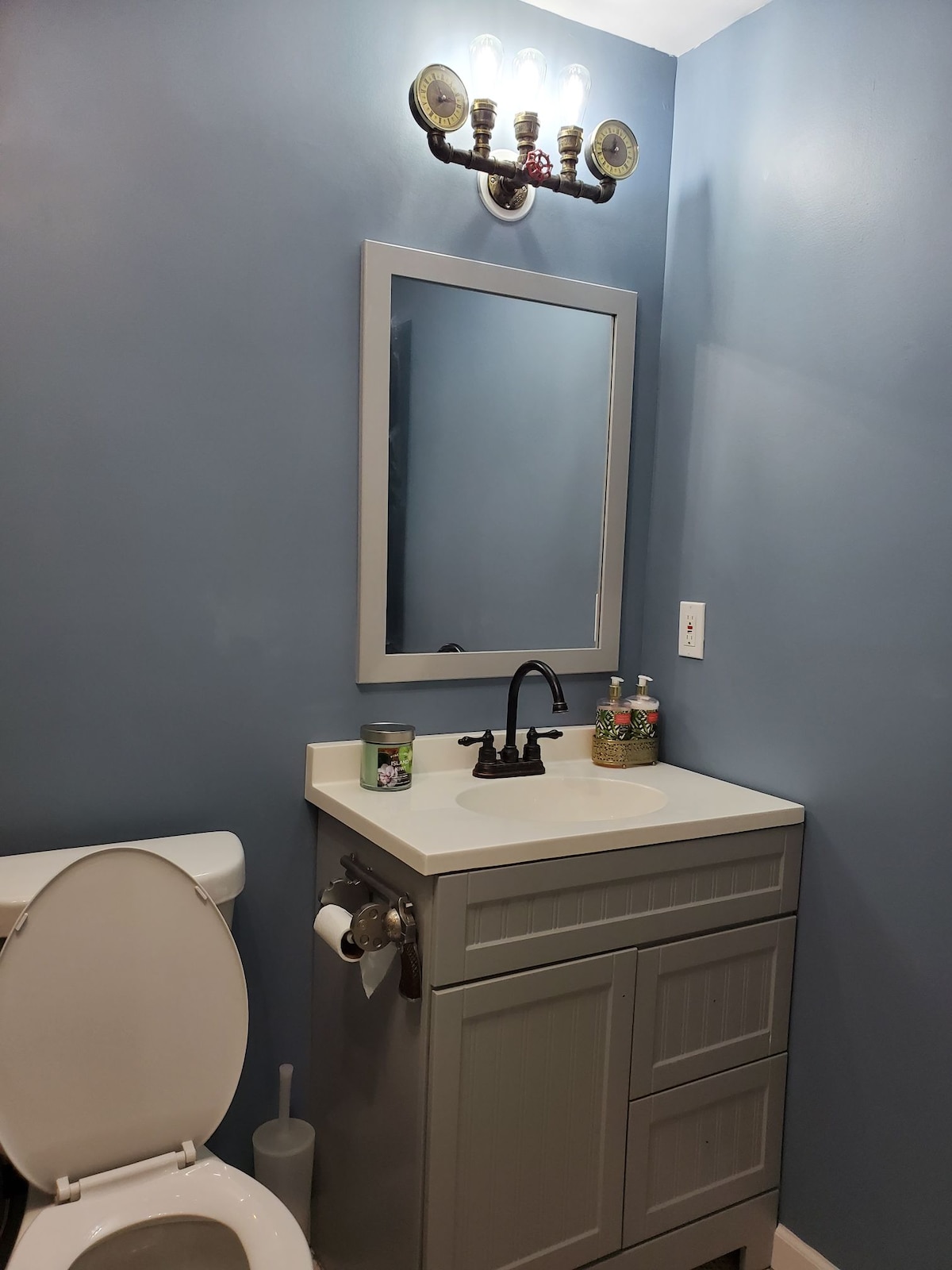 2/1 Modern BASEMENT home near Mall of GA