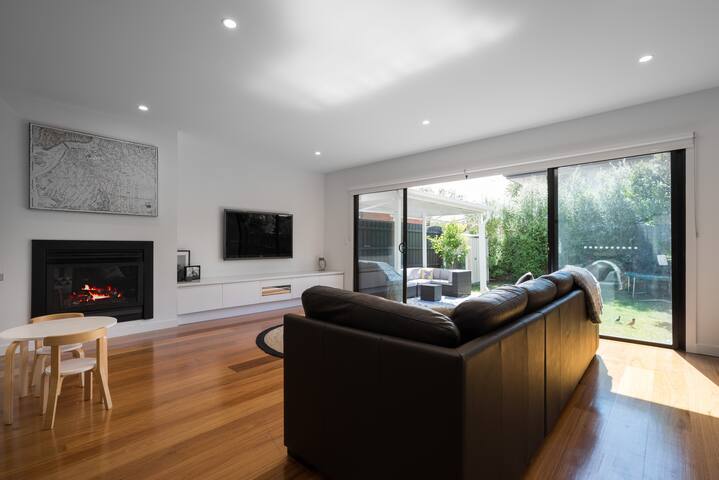 4BR Home, Top Family Area, Easy City Train Access gallery image 3