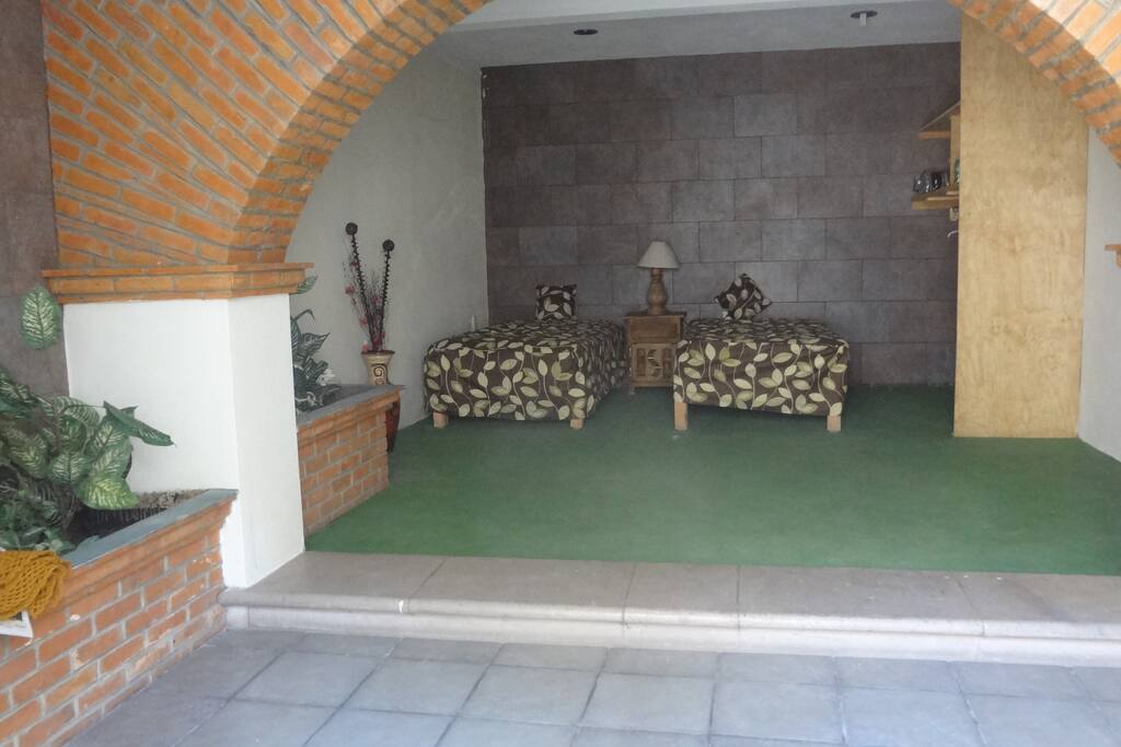 Confortables camas "habitación capricho" te esperamos en esta bella ciudad.