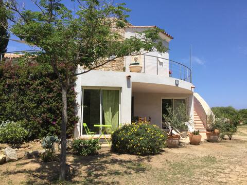 Annonce Airbnb populaire: Ground floor in villa with large garden à Belgodère