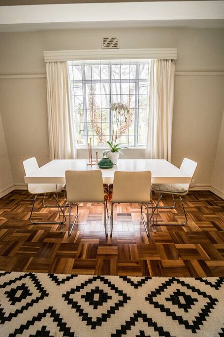 6 Seater dining room table