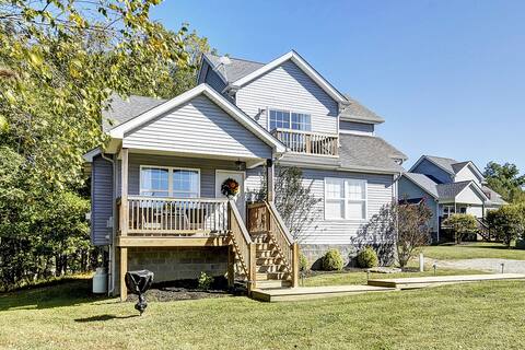 Ridge Retreat 42  Sleeps 8 + Crib. NEW HOT TUB