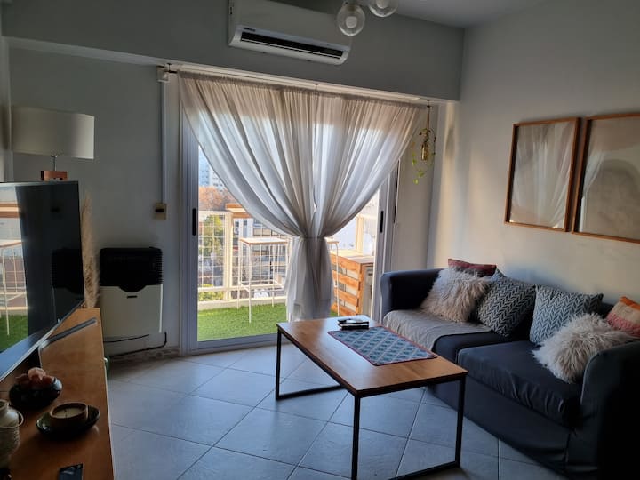 Departamento de 2 ambientes con aire acondicionado en Flores
