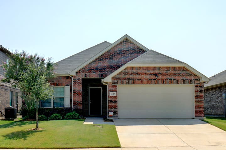Great Neighborhood convenient to FT Worth, Airport