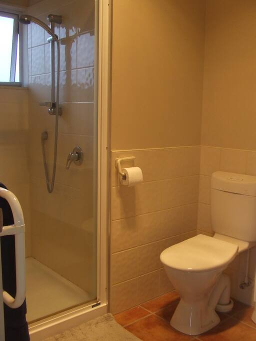 Queen Room ensuite