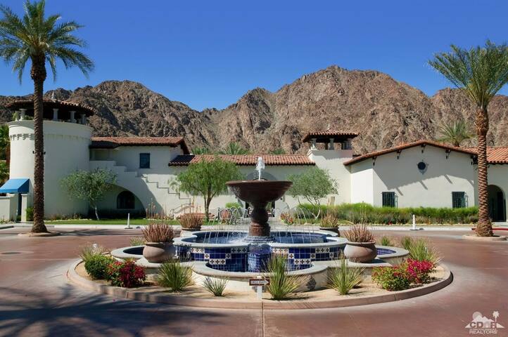 HERITAGE private Studio with Private patio! #C