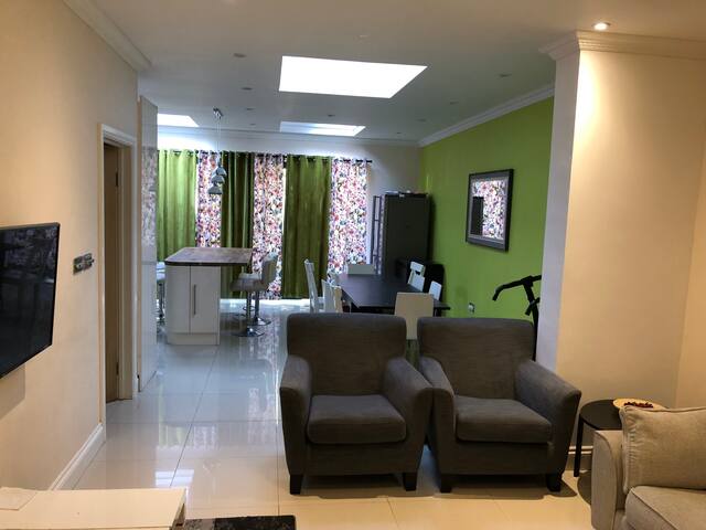 Luxury modern house in heart of London gallery image 5