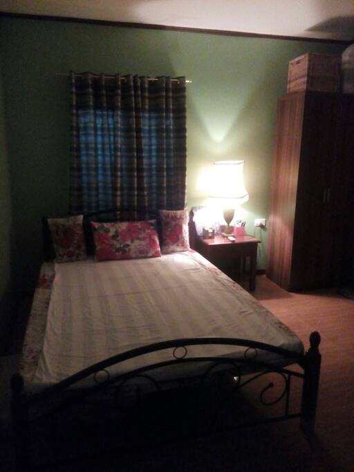 REYBONS PRIVATE ROOM IN EVENING