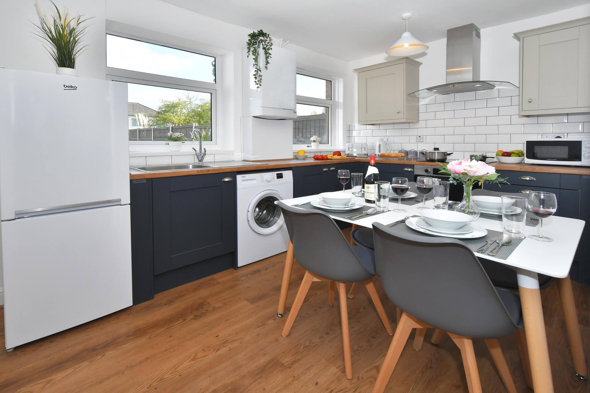 Orion House - sleeps 6, driveway, garden — photo 5