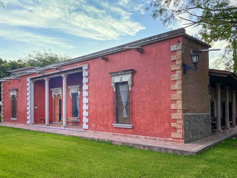 Hacienda de Oriente   Entire