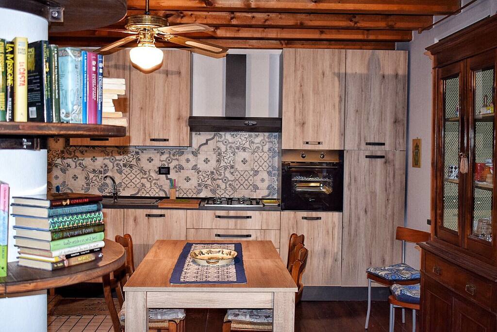 La nuovissima cucina completamente attrezzata