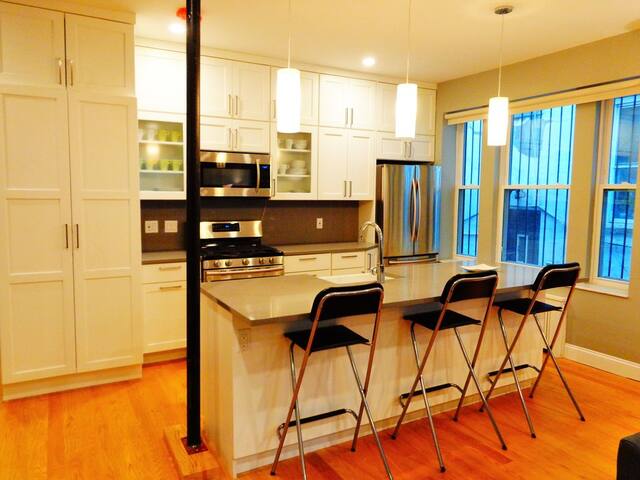 New 4BR, 2 Full Bath with Washer & Dryer gallery image 4