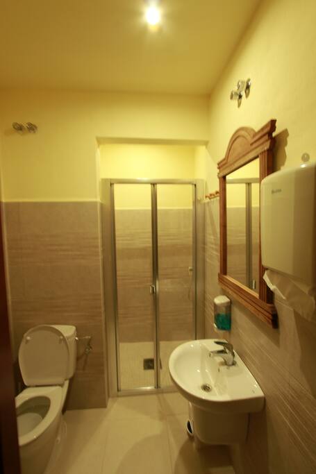 cuarto de baño completo compartido