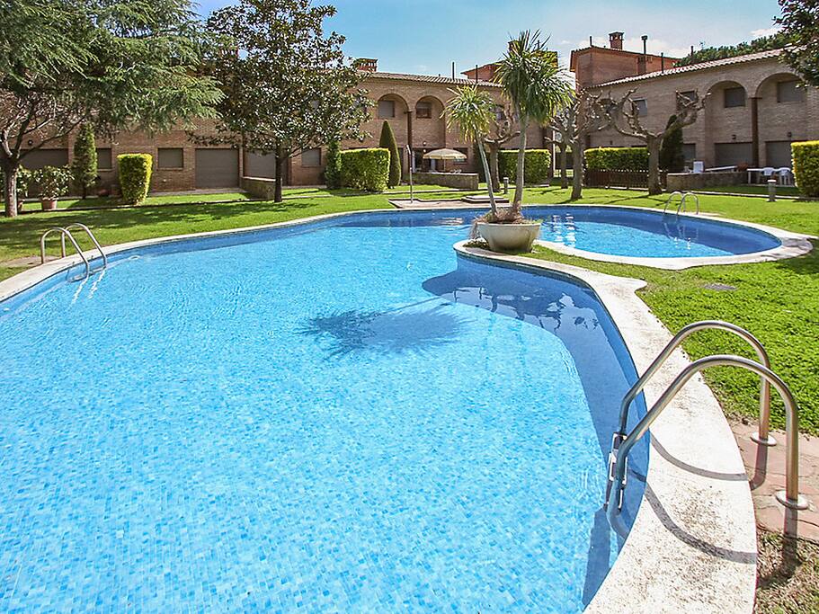 Piscina enorme comunitaria