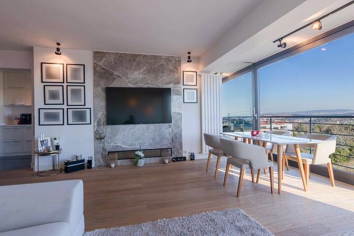 Amazing Sea View Luxury Penthouse Best Location gallery image 3