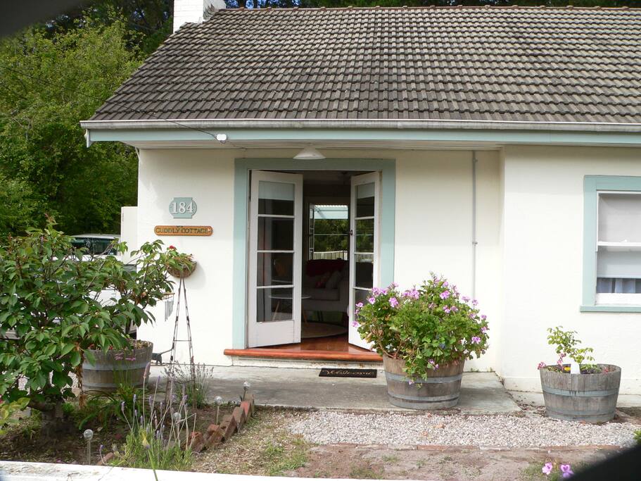 Welcome to Cuddly Cottage. Clean, fresh and homely.