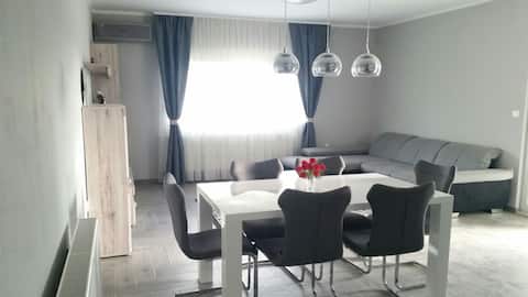Popular Airbnb listing: Apartment House Kaštela with heated pool & jacuzzi in Kaštel Novi