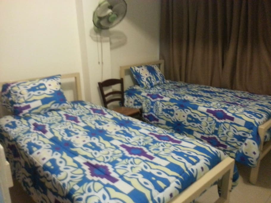 2 Single Beds