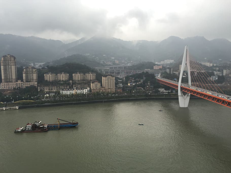从房间看出去震撼全场的江景和东水门大桥