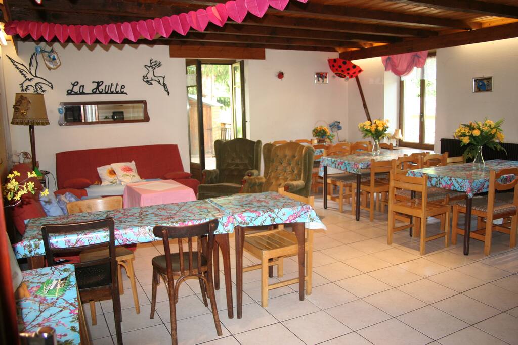 Grande salle de loisirs.