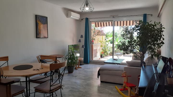 Petit Coin De Verdure/résidence Sécurisée/ Garage - ibis budget Nice Aeroport