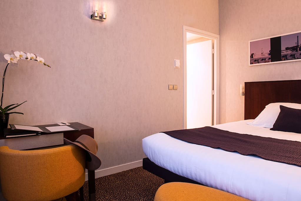 Romantic or family stay, this suite this suite has a thrilling view of the Eiffel Tower :)
