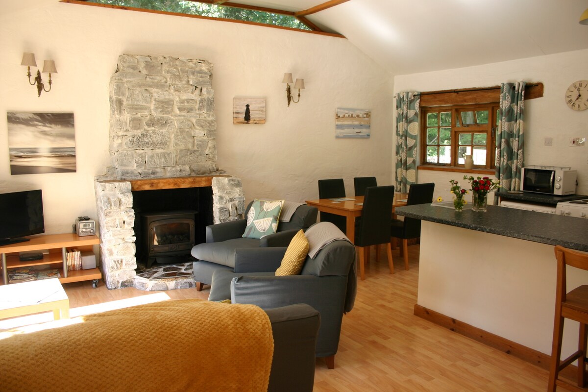 Popular Airbnb listing: Oaktree Cottage in North Devon